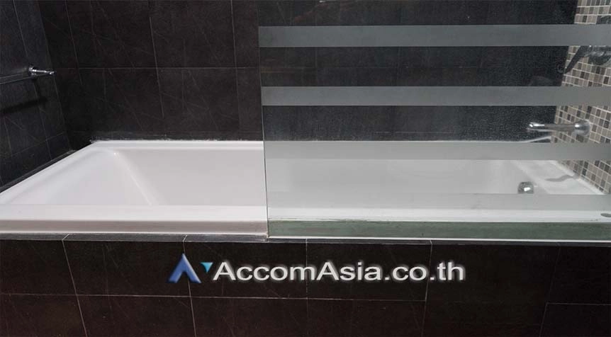 13  4 br Apartment For Rent in Sukhumvit ,Bangkok BTS Ekkamai at Ekkamai Family Apartment AA26335