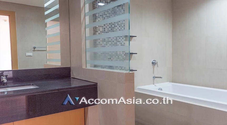 8  4 br Apartment For Rent in Sukhumvit ,Bangkok BTS Ekkamai at Ekkamai Family Apartment AA26335