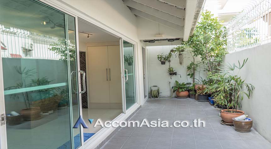 5  2 br Townhouse for rent and sale in sathorn ,Bangkok BTS Chong Nonsi - MRT Lumphini AA26336
