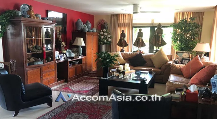 Pet friendly |  3 Bedrooms  Condominium For Sale in Sukhumvit, Bangkok  near BTS Ekkamai (AA26346)