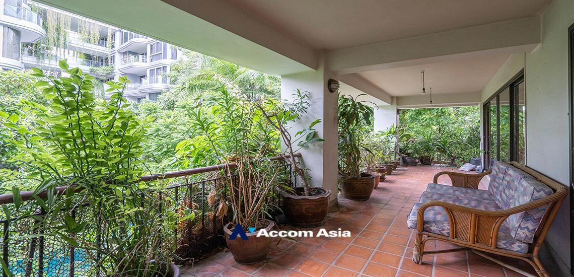 Pet friendly |  3 Bedrooms  Apartment For Rent in Sukhumvit, Bangkok  near BTS Asok - MRT Sukhumvit (AA26374)