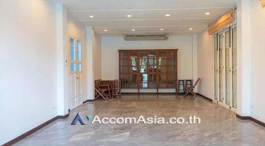 Private Swimming Pool |  4 Bedrooms  House For Rent in Sukhumvit, Bangkok  near BTS Phra khanong (10002201)