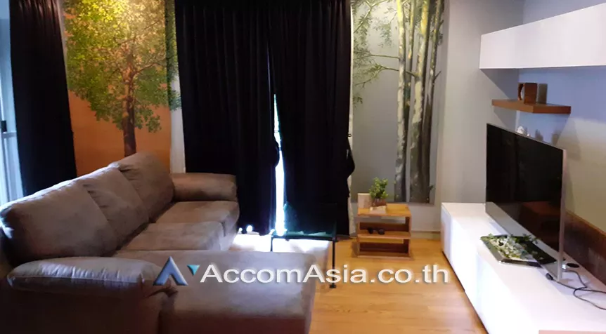 unit 2 Bedrooms  Condominium For Sale in Silom, Bangkok  near BTS Chong Nonsi (AA26394)