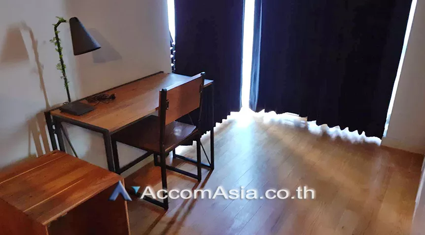 unit 2 Bedrooms  Condominium For Sale in Silom, Bangkok  near BTS Chong Nonsi (AA26394)