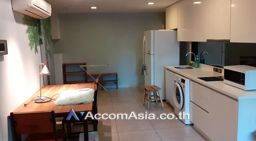 7  2 br Condominium For Sale in Silom ,Bangkok BTS Chong Nonsi at Quad Silom AA26394