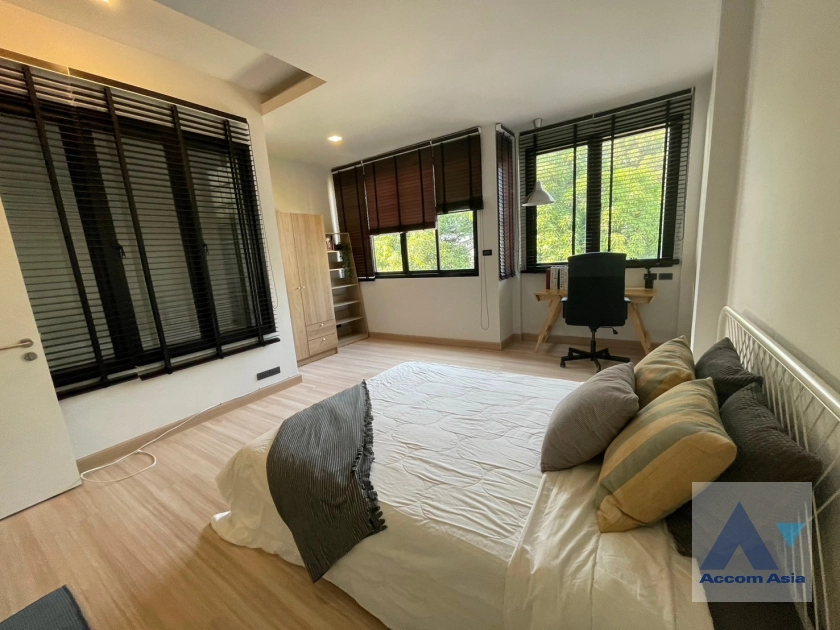 12  2 br Townhouse For Rent in New Phetchaburi ,Bangkok MRT Phetchaburi AA26415