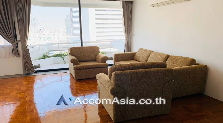  3 Bedrooms  Apartment For Rent in Silom, Bangkok  near BTS Chong Nonsi (AA26423)