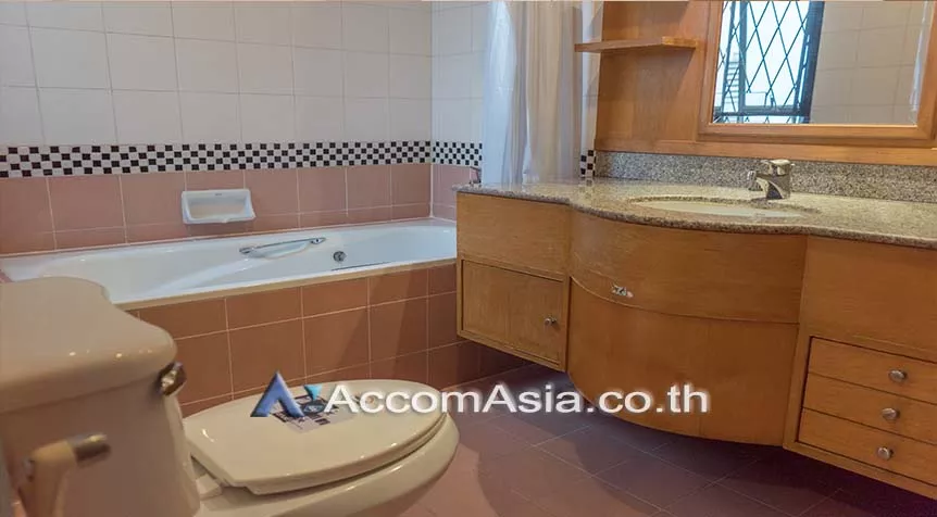 11  4 br Townhouse For Rent in Sukhumvit ,Bangkok BTS Phrom Phong at Townhouse in compound AA26434
