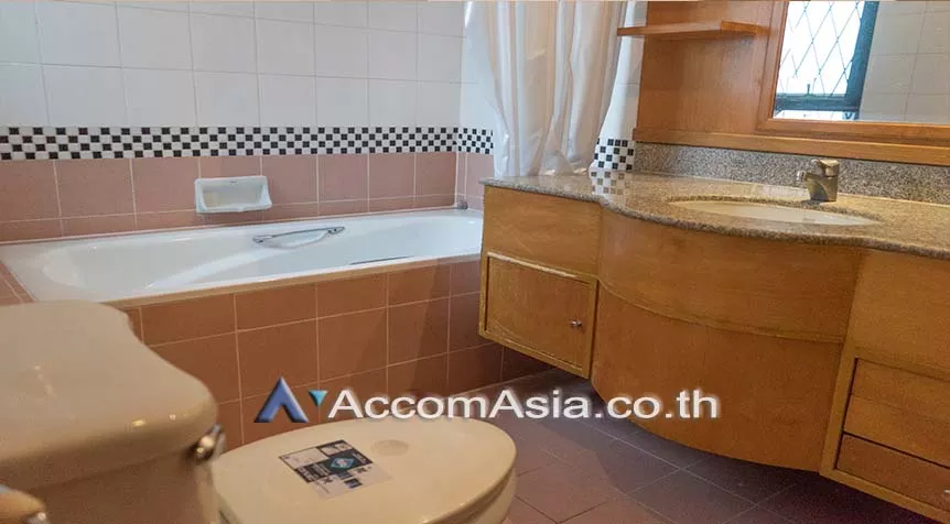 16  4 br Townhouse For Rent in Sukhumvit ,Bangkok BTS Phrom Phong at Townhouse in compound AA26434