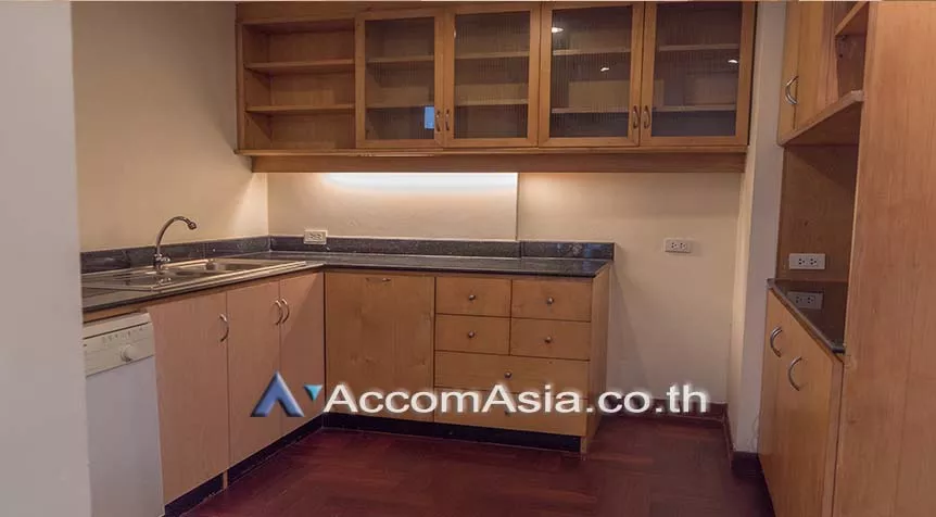 4  4 br Townhouse For Rent in Sukhumvit ,Bangkok BTS Phrom Phong at Townhouse in compound AA26434