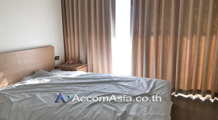 2 Bedrooms  Condominium For Rent in Ploenchit, Bangkok  near BTS Ratchadamri (AA26444)