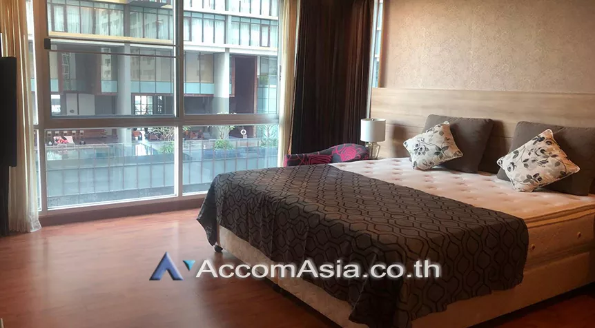 unit 1 Bedroom  Condominium For Rent in Ploenchit, Bangkok  near BTS Ratchadamri (AA26446)