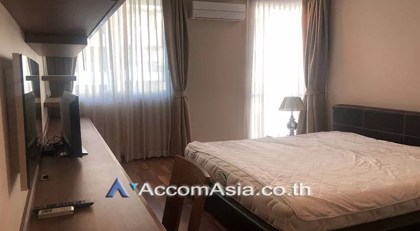 unit 2 Bedrooms  Condominium For Rent in Ploenchit, Bangkok  near BTS Ratchadamri (AA26448)