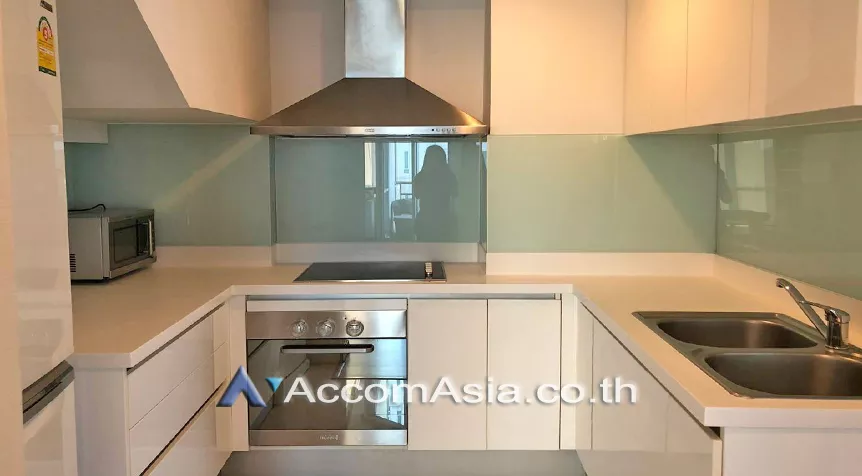  2 Bedrooms  Condominium For Rent in Ploenchit, Bangkok  near BTS Ratchadamri (AA26451)