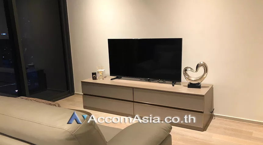  1 Bedroom  Condominium For Rent in Silom, Bangkok  near MRT Sam Yan (AA26472)