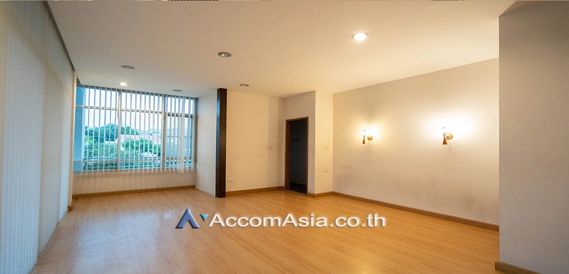 Home Office, Pet friendly |  3 Bedrooms  House For Rent in Sukhumvit, Bangkok  near BTS Phra khanong (AA26473)