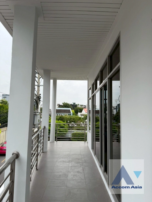 11  3 br House for rent and sale in Sukhumvit ,Bangkok BTS Phra khanong AA26473