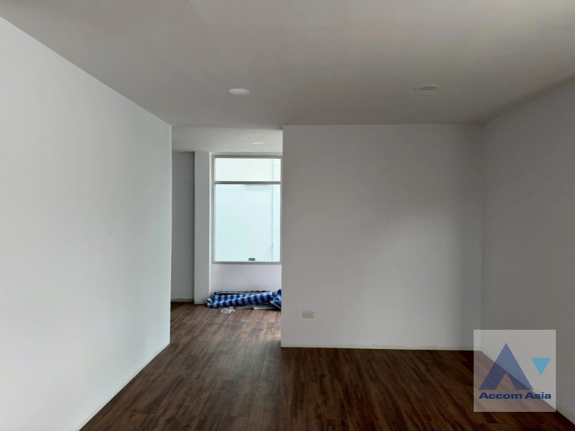 14  3 br House for rent and sale in Sukhumvit ,Bangkok BTS Phra khanong AA26473