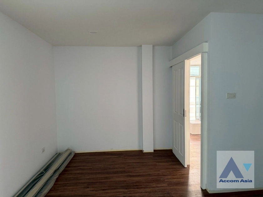 12  3 br House for rent and sale in Sukhumvit ,Bangkok BTS Phra khanong AA26473