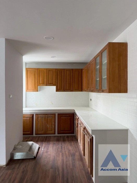 5  3 br House for rent and sale in Sukhumvit ,Bangkok BTS Phra khanong AA26473