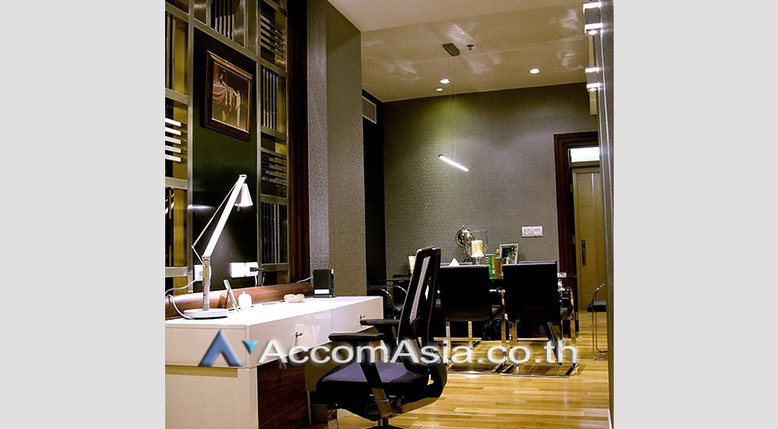 unit 2 Bedrooms  Condominium For Sale in Sukhumvit, Bangkok  near BTS Asok - MRT Sukhumvit (AA26475)