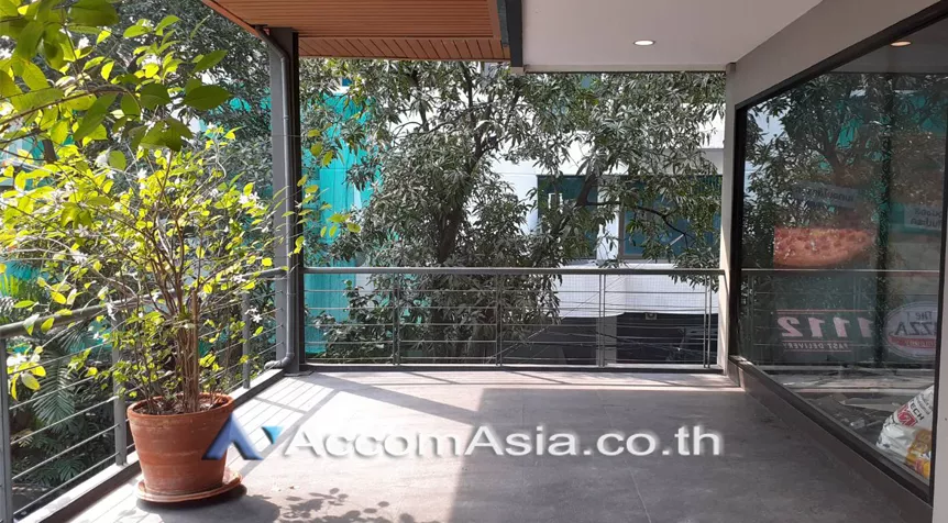 unit Retail / showroom For Rent in Ploenchit, Bangkok  near BTS Chitlom (AA26478)
