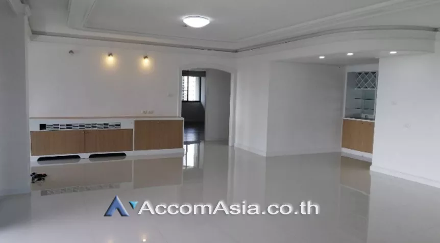  High rise and Peaceful Apartment  3 Bedroom for Rent BTS Ratchadamri in Ploenchit Bangkok