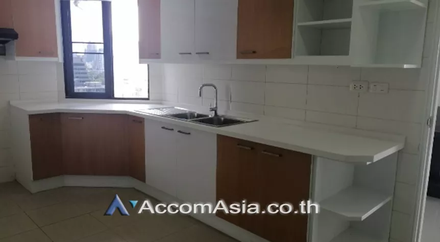 11  3 br Apartment For Rent in Ploenchit ,Bangkok BTS Ratchadamri at High rise and Peaceful AA26481