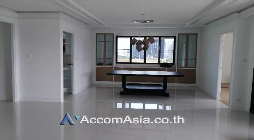  1  3 br Apartment For Rent in Ploenchit ,Bangkok BTS Ratchadamri at High rise and Peaceful AA26481