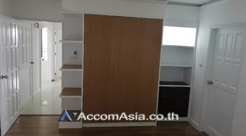 6  3 br Apartment For Rent in Ploenchit ,Bangkok BTS Ratchadamri at High rise and Peaceful AA26481