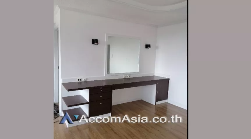 7  3 br Apartment For Rent in Ploenchit ,Bangkok BTS Ratchadamri at High rise and Peaceful AA26481