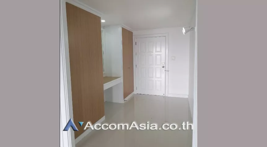 9  3 br Apartment For Rent in Ploenchit ,Bangkok BTS Ratchadamri at High rise and Peaceful AA26481