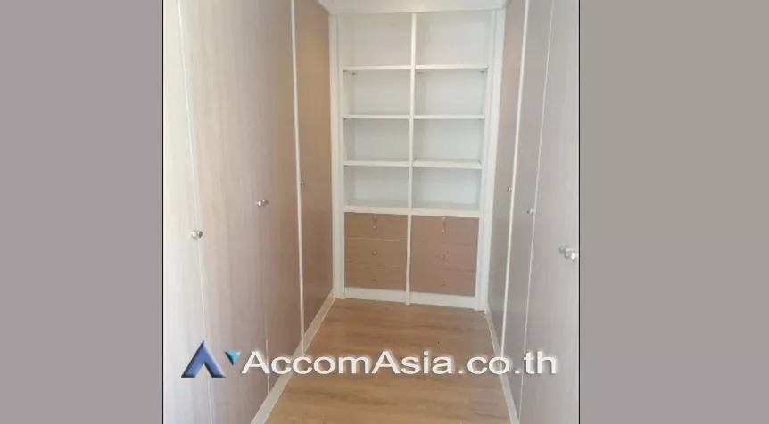 10  3 br Apartment For Rent in Ploenchit ,Bangkok BTS Ratchadamri at High rise and Peaceful AA26481
