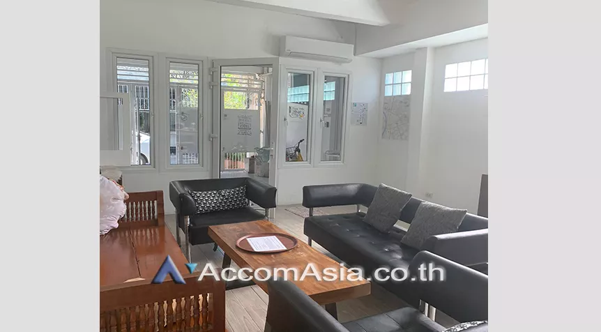  3 Bedrooms  Townhouse For Sale in Dusit, Bangkok  (AA26482)
