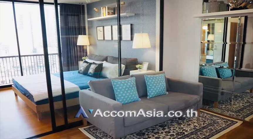 unit 1 Bedroom  Condominium For Sale in Silom, Bangkok  near BTS Surasak (AA26491)