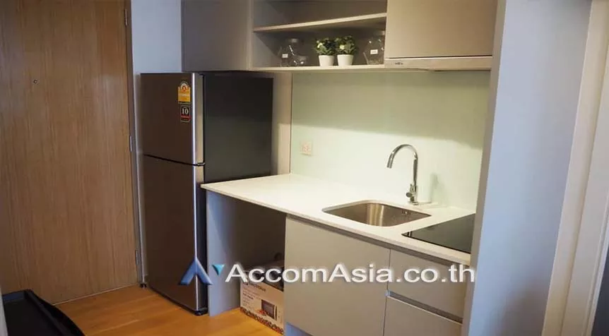 unit 1 Bedroom  Condominium For Sale in Silom, Bangkok  near BTS Surasak (AA26491)