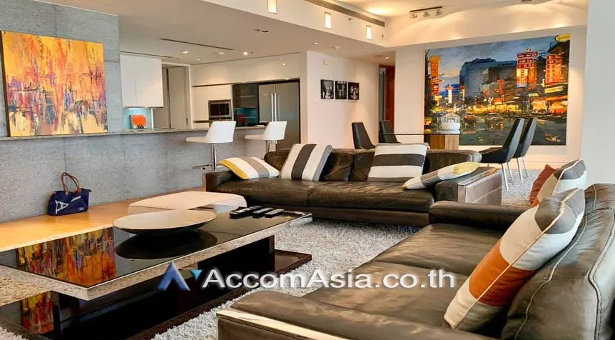  3 Bedrooms  Condominium For Rent in Sathorn, Bangkok  near BTS Chong Nonsi - MRT Lumphini (AA26493)