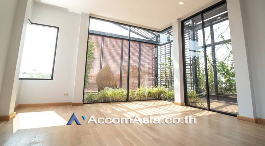 9  5 br House For Sale in Sukhumvit ,Bangkok BTS Phra khanong AA26511