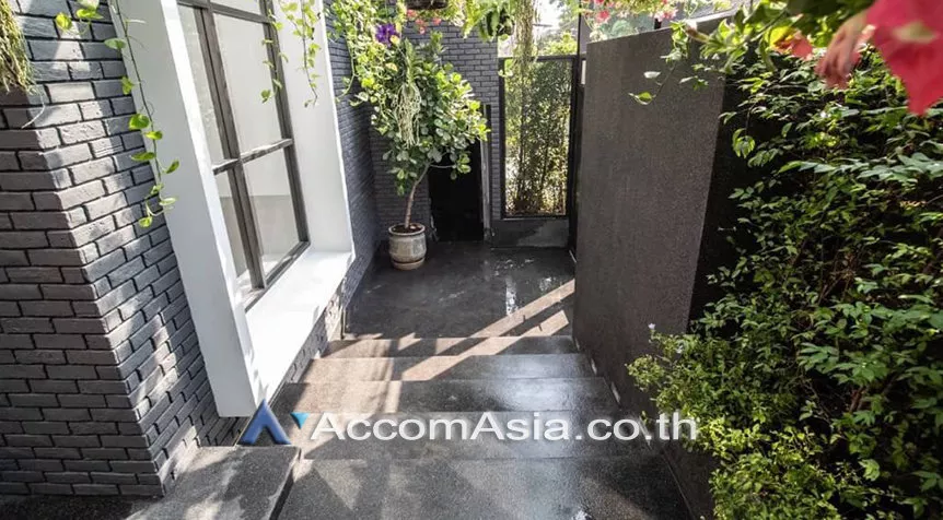 14  5 br House For Sale in sukhumvit ,Bangkok BTS Phra khanong AA26511