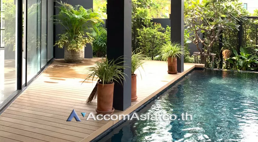 Private Swimming Pool |  5 Bedrooms  House For Sale in Sukhumvit, Bangkok  near BTS Phra khanong (AA26511)