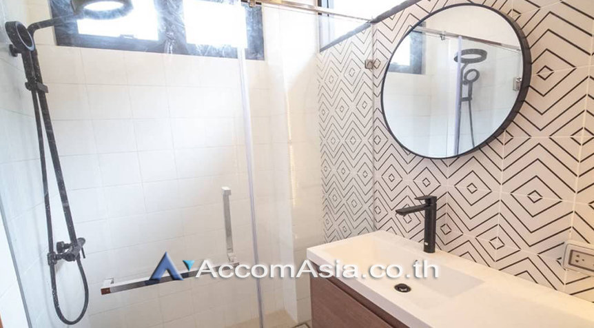 17  5 br House For Sale in Sukhumvit ,Bangkok BTS Phra khanong AA26511