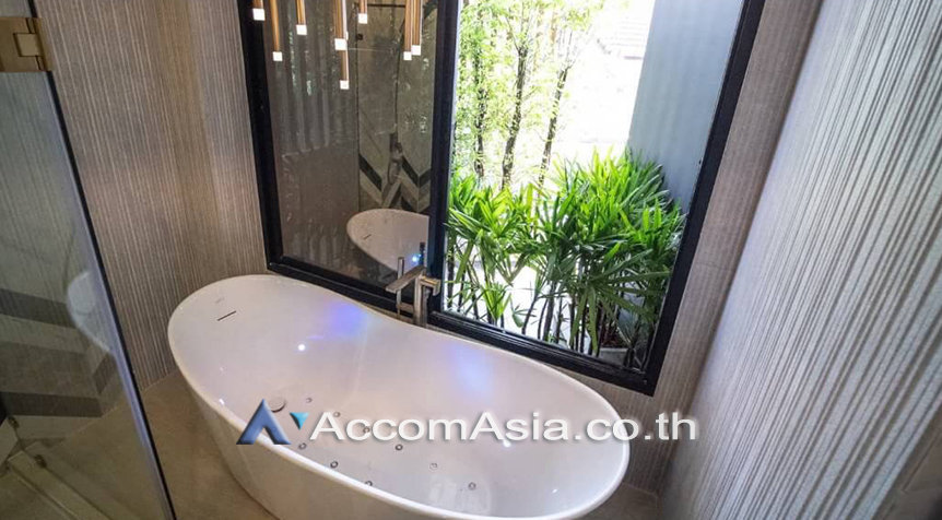 19  5 br House For Sale in Sukhumvit ,Bangkok BTS Phra khanong AA26511