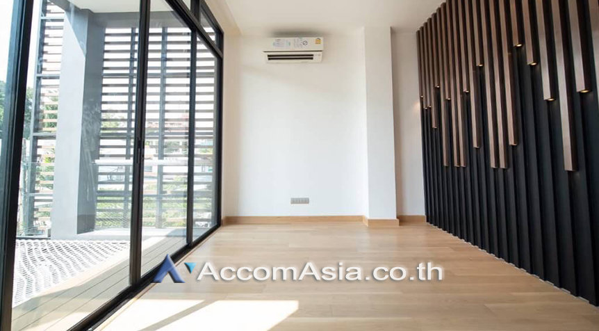 10  5 br House For Sale in Sukhumvit ,Bangkok BTS Phra khanong AA26511