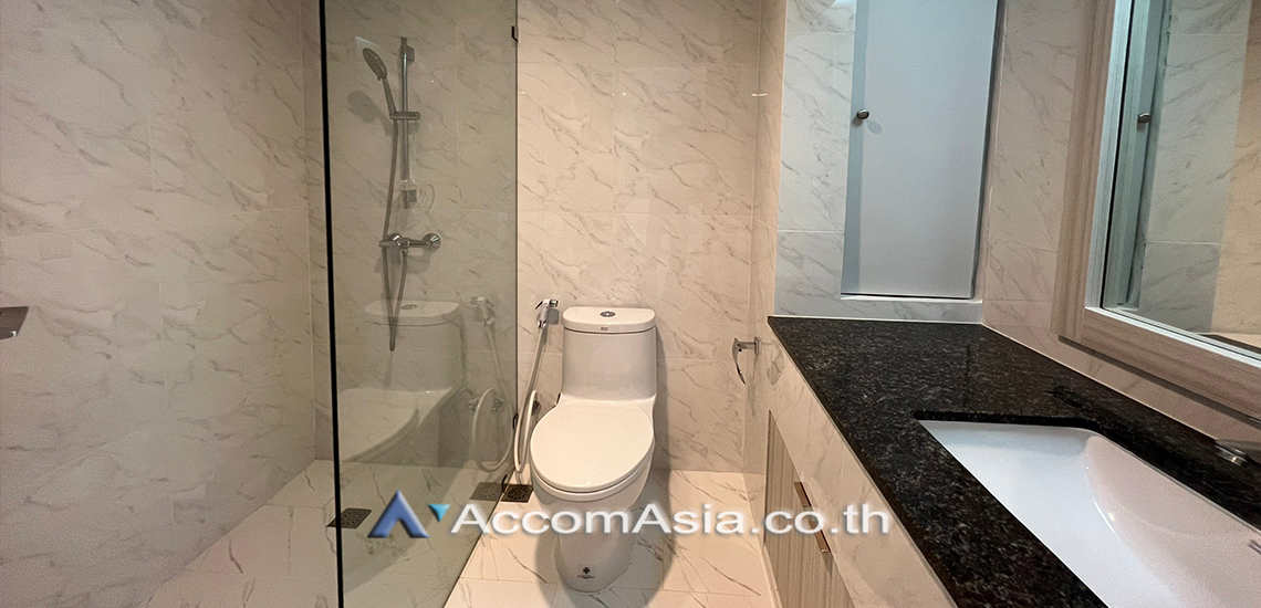 24  4 br Apartment For Rent in Sukhumvit ,Bangkok BTS Asok - MRT Sukhumvit at Newly renovated modern style living place AA26521