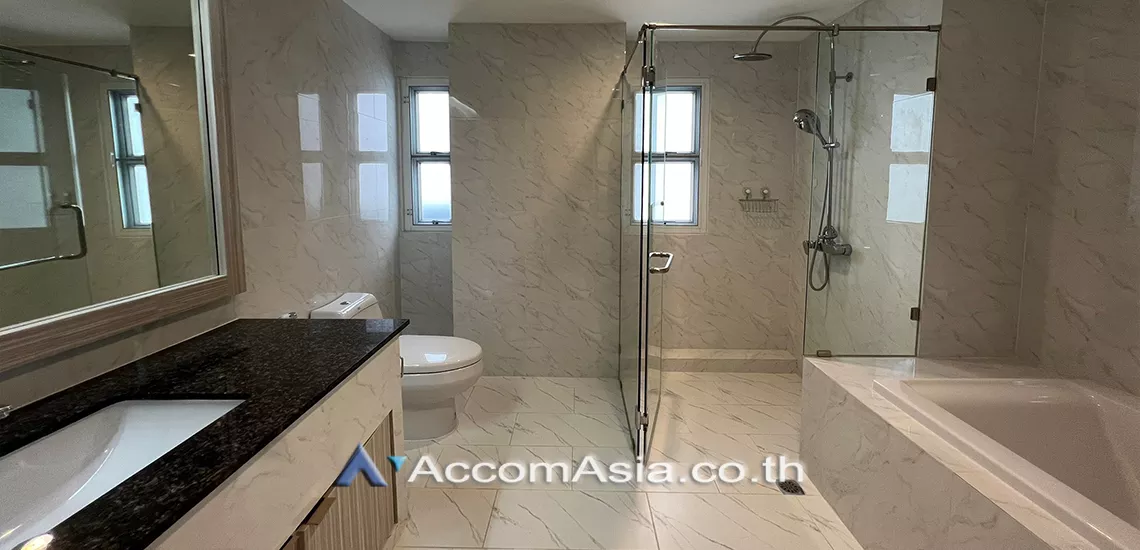 21  4 br Apartment For Rent in Sukhumvit ,Bangkok BTS Asok - MRT Sukhumvit at Newly renovated modern style living place AA26521