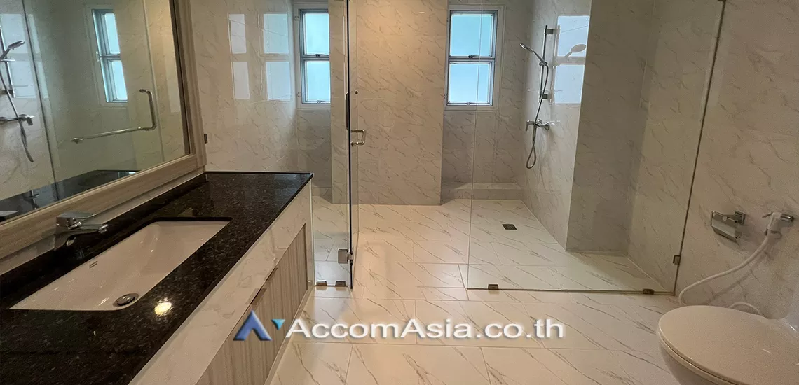 26  4 br Apartment For Rent in Sukhumvit ,Bangkok BTS Asok - MRT Sukhumvit at Newly renovated modern style living place AA26521