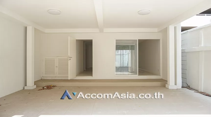 Home Office |  3 Bedrooms  Townhouse For Rent in Sukhumvit, Bangkok  near BTS Nana (AA26522)