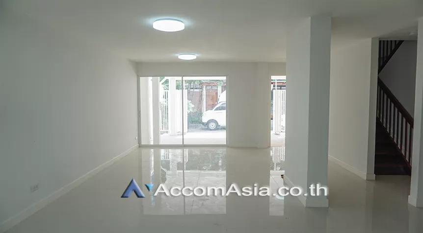 unitHome Office |  3 Bedrooms  Townhouse For Rent in Sukhumvit, Bangkok  near BTS Nana (AA26522)