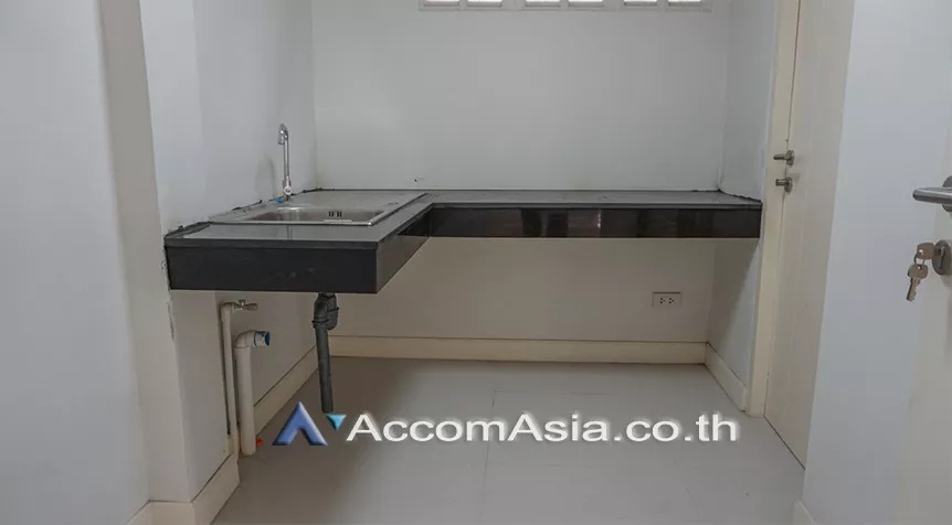 unitHome Office |  3 Bedrooms  Townhouse For Rent in Sukhumvit, Bangkok  near BTS Nana (AA26522)