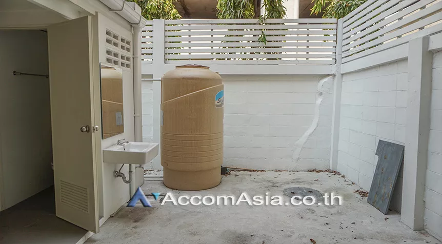 Home Office |  3 Bedrooms  Townhouse For Rent in Sukhumvit, Bangkok  near BTS Nana (AA26522)